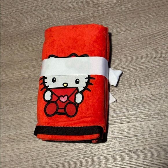 Hello Kitty Valentines towels - Picture 4 of 5